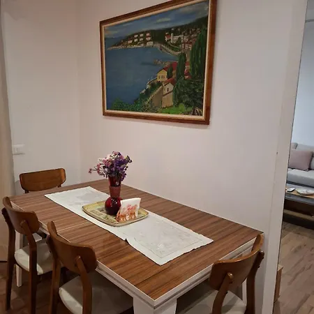 Willa Don House Golem (Tirana)