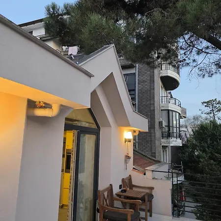Don House * Golem (Tirana)