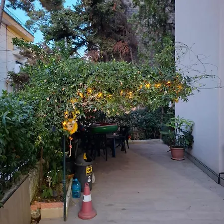 Don House * Golem (Tirana)