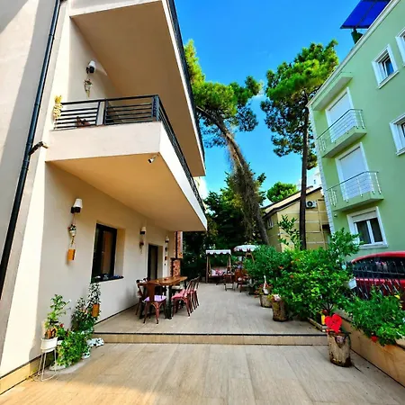 Don House * Golem (Tirana)